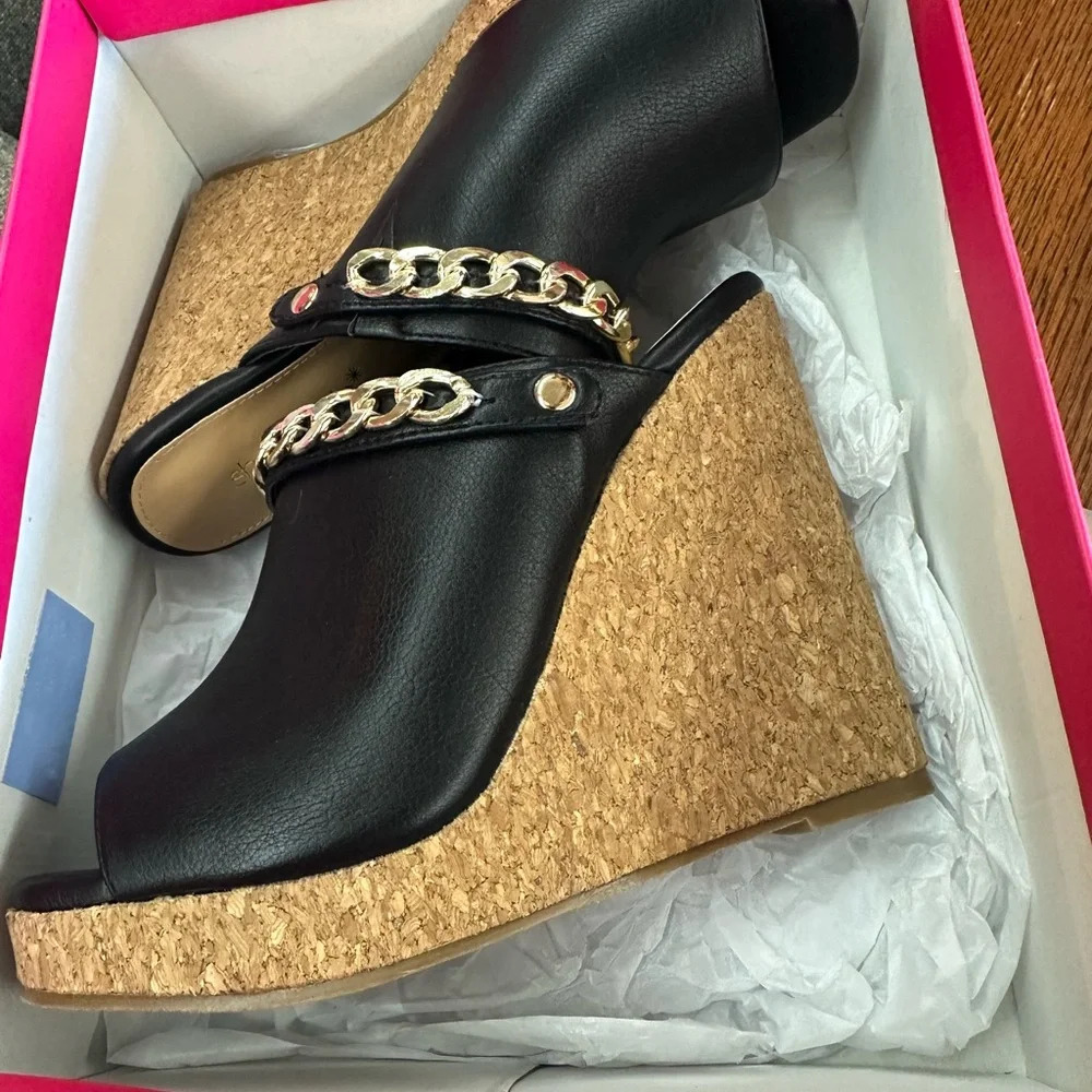 Black wedge sandals size 9.5. Brand‎ new